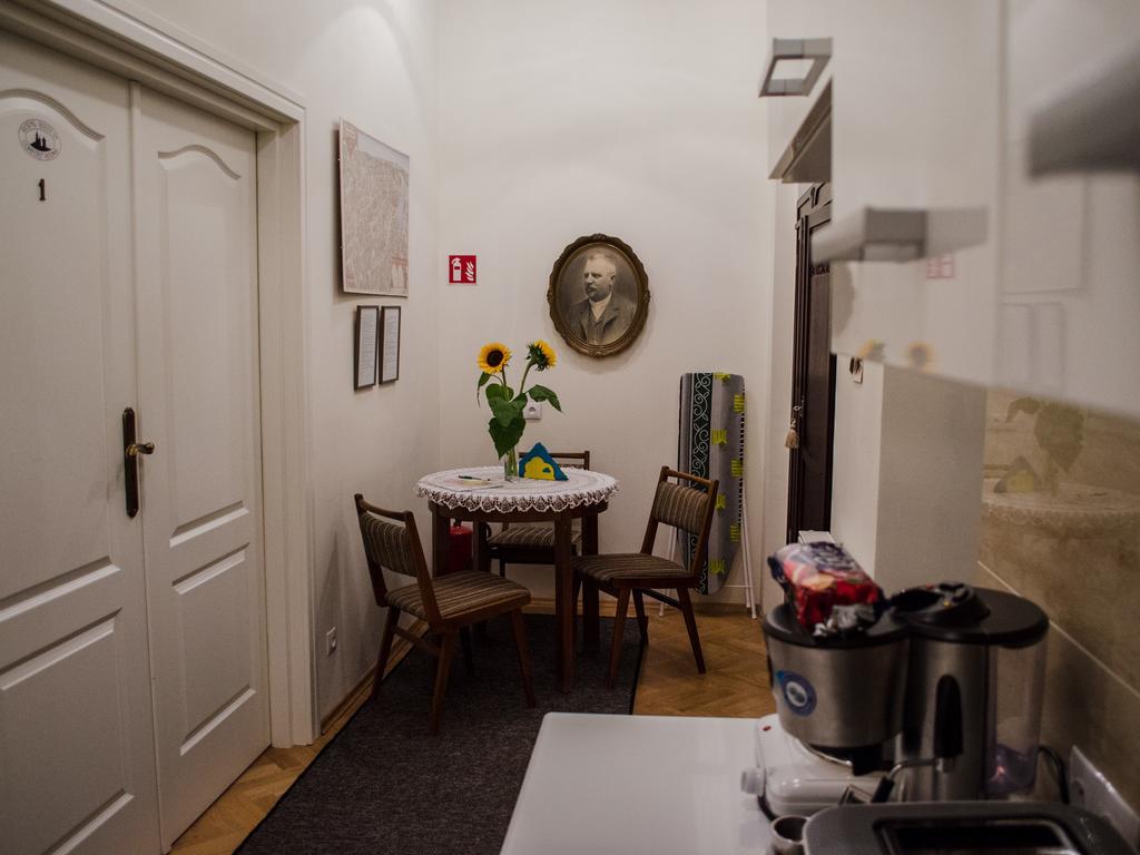 Royal Route 29 Comfort Rooms Krakau Exterior foto
