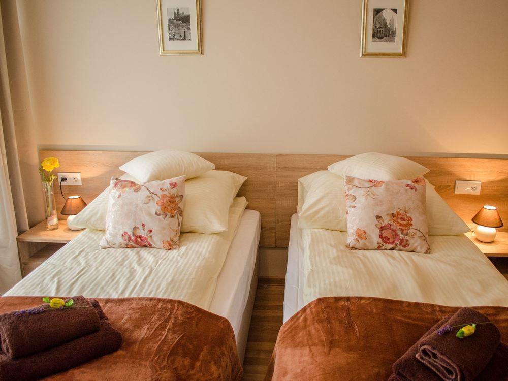 Royal Route 29 Comfort Rooms Krakau Exterior foto