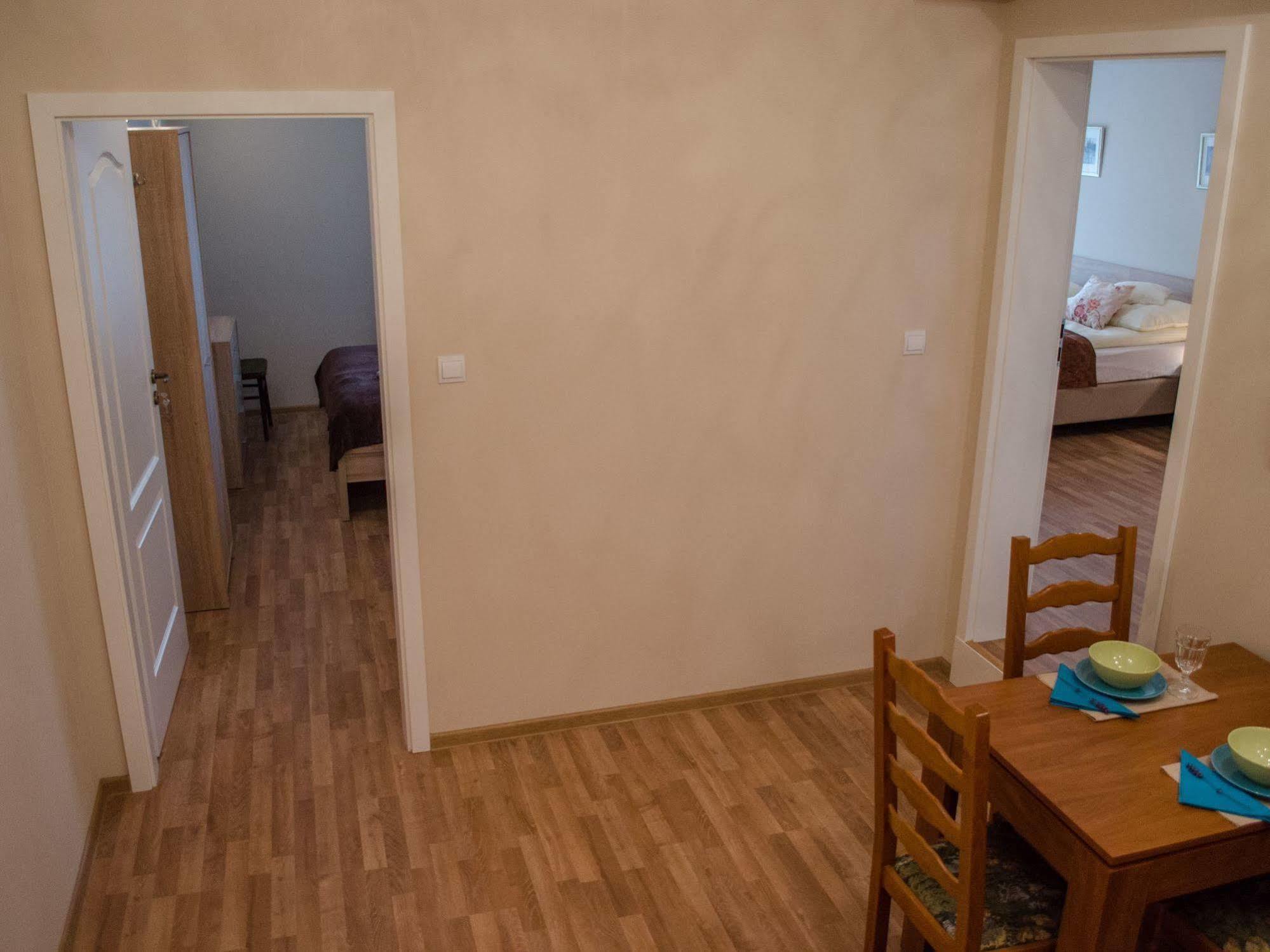 Royal Route 29 Comfort Rooms Krakau Exterior foto