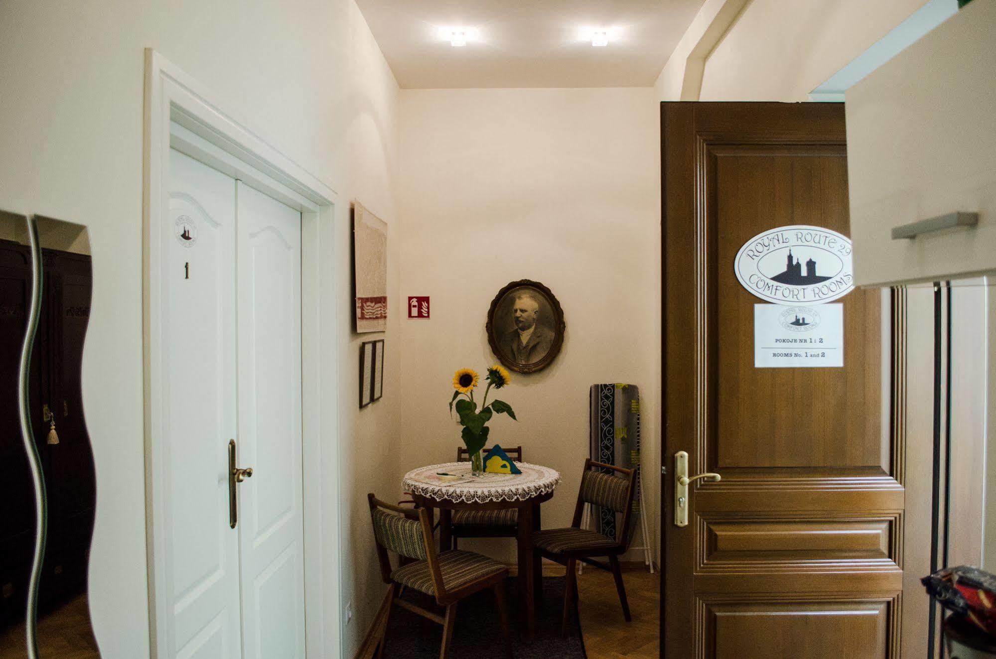 Royal Route 29 Comfort Rooms Krakau Exterior foto