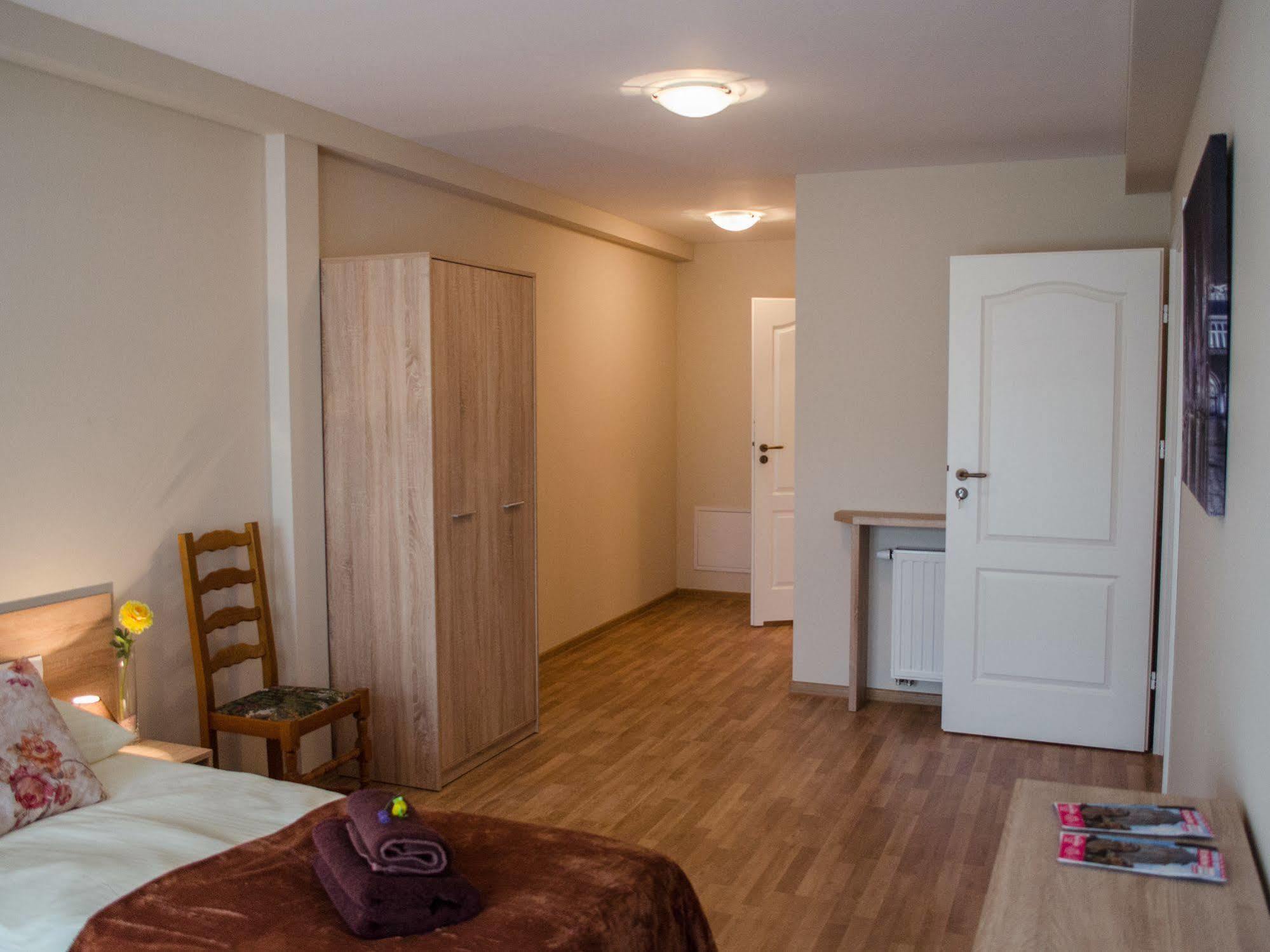 Royal Route 29 Comfort Rooms Krakau Exterior foto