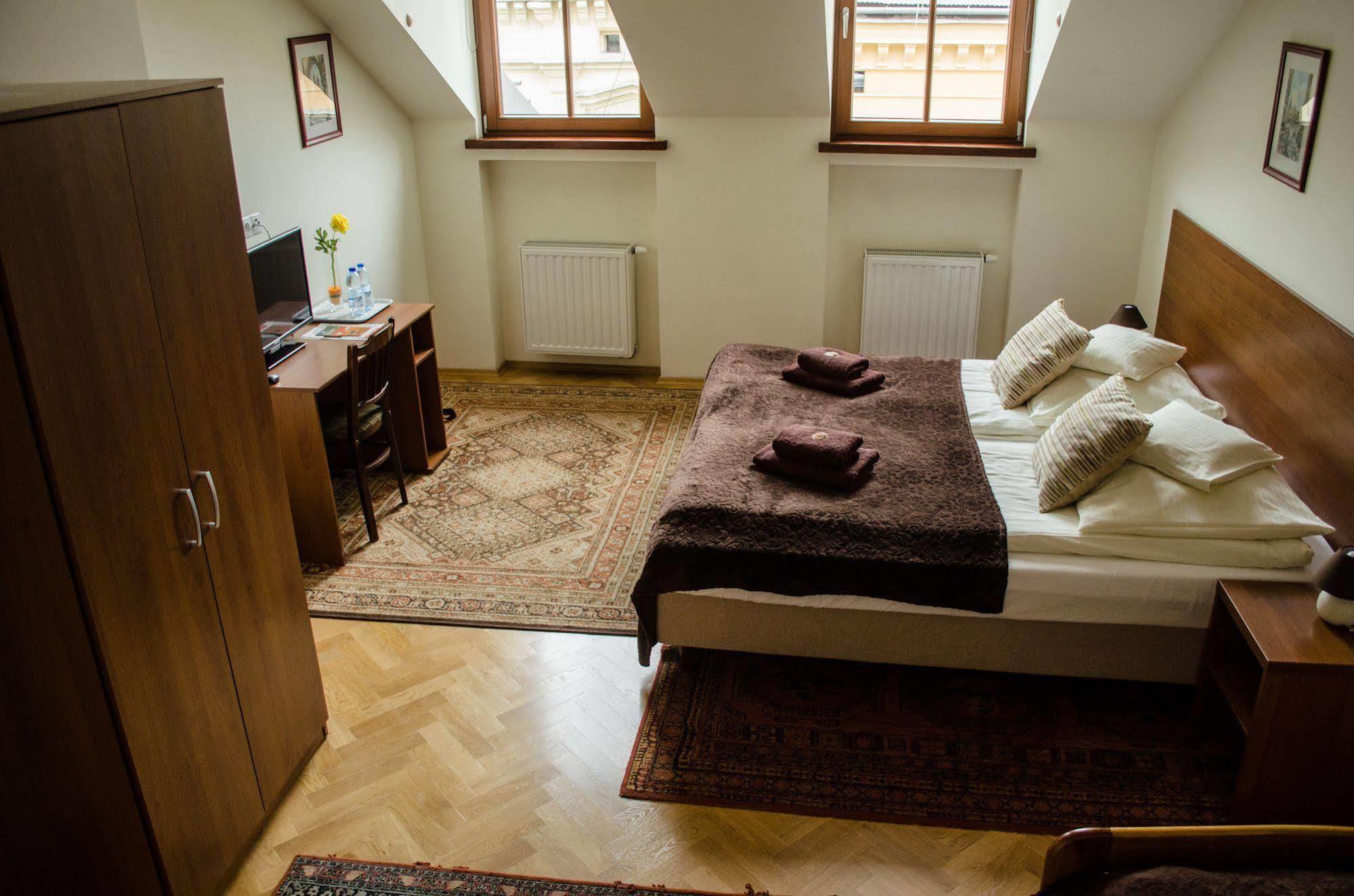 Royal Route 29 Comfort Rooms Krakau Exterior foto