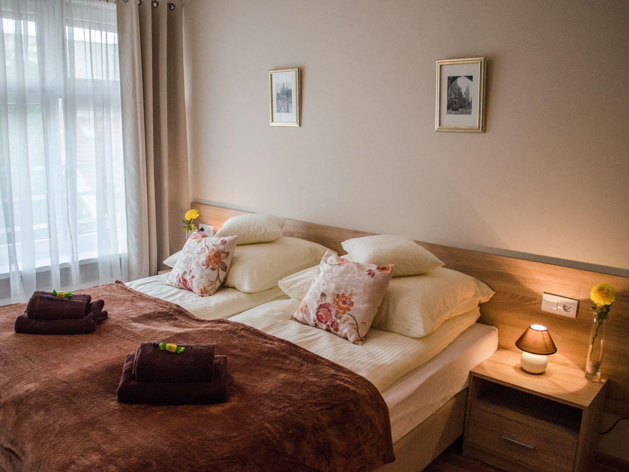 Royal Route 29 Comfort Rooms Krakau Exterior foto